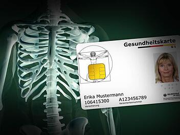 Der gläserne Patient: Ist die elektronische Gesundheitskarte ein erster Schritt auf dem Weg dorthin? Fotos: Archiv, Fotomontage: Michael Beetz