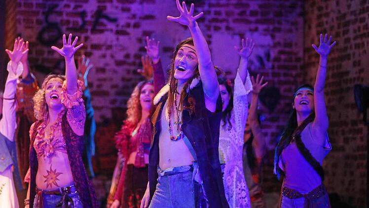 Hair" am Landestheater Coburg Foto: Henning Rosenbusch
