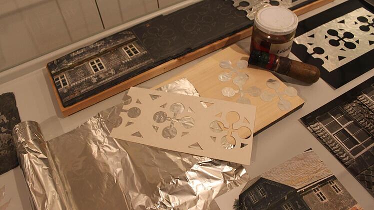 Die Schablonen für die Ornamente  Foto: Veronika Schadeck
