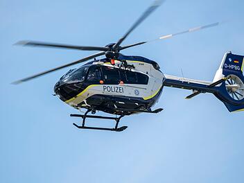 Polizeihubschrauber fahndet in Gutenstetten Polizeihubschrauber fahndet in Gutenstetten