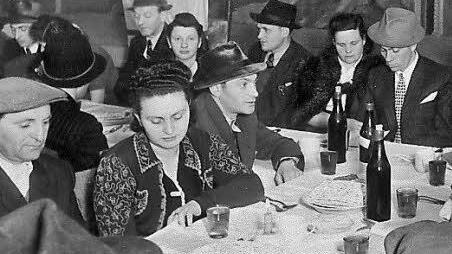 Eine Pessachfeier nach dem Krieg in Bamberg  Foto: Erich Weiß Verlag/Holocaust Memorial Museum Washington/ DC