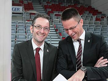 Geschäftsführer Rolf Beyer (r.) und Sportdirektor Daniele Baiesi basteln bereits seit Monaten am Team der Brose Baskets für die kommende Saison. Foto: sportpress