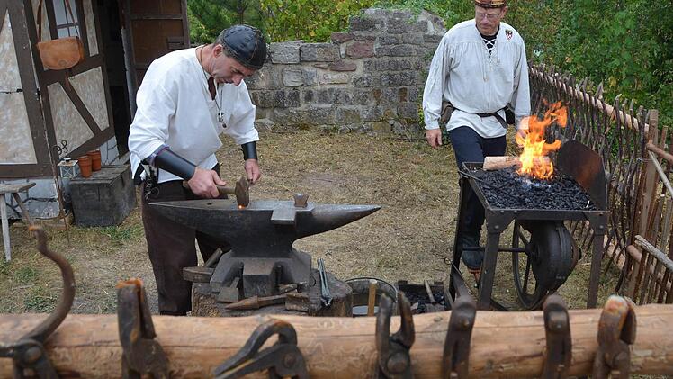 Kunst und Handwerk, hier das Schmieden, wurden gezeigt. Foto: Peter Rauch