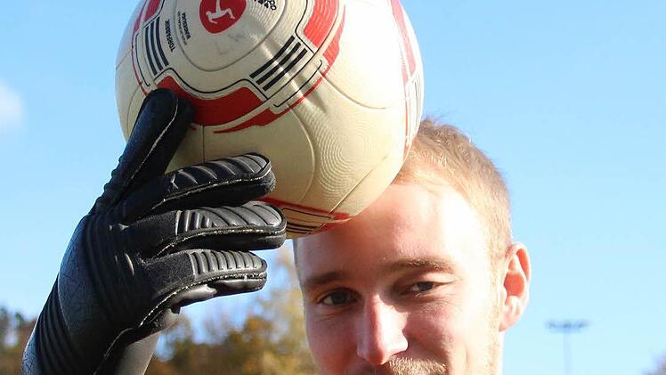 Lukas Wahler ist ja eigentlich Keeper. Umso bemerkenswerter, dass der Kreisklassen-Kicker des SC Diebach auch über Abschluss-Qualitäten verfügt. Der 22-Jährige köpfte Ende Oktober den Ball ins Tor seines Gegenübers Michael Helm vom SV Obererthal zum 3:3. Lukas Wahler trug damit auch noch zur Herbstmeisterschaft seiner Mannschaft bei.  pia