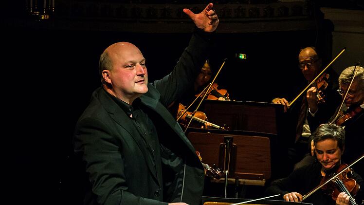 Junge Talente beeindruckten beim Mitmachkonzert im Landestheater Coburg. Unter der Leitung von Wolfgang Lischke musizierten sie gemeinsam mit den Profis des Philharmonischen Orchesters.Foto: Jochen Berger