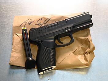 Großer Polizeieinsatz in Schwabach: Mann hantiert mit vermeintlicher Waffe