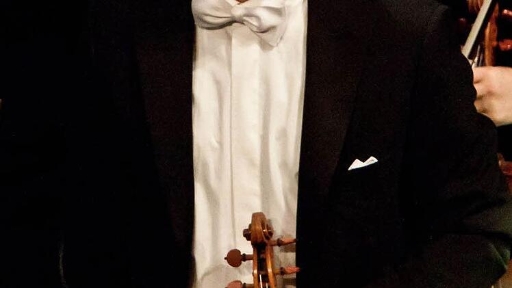 Martin Emmerich, Konzertmeister des Landestheaters, ist der Solist im Violinkonzert von Erich Wolfgang Korngold .Foto: Archiv/Jochen Berger