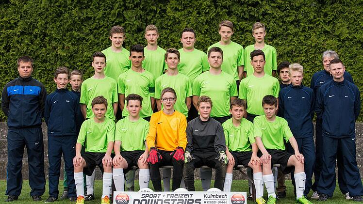 Die C-Junioren der JFG Oberland sind Meister der Kreisklasse 2. Hinten, von links: Jakob Schramm, Sandro Preißinger, Niklas Zahl, Manuel Teufel, Robin Eggert. Mittlere Reihe, von links: Trainer Tobias Thomas, Niklas Hagen, Leon Eggert, Michael Söllner, Marc Rektorschik, Christoph Dünkel, Tobias Schramm, Ingo Preißinger, Adam Iliasov, Jan Weiß, Betreuer Udo Fischer und Georg Swoboda. Vorne, von links: Carlos Schramm, Jan Marlok, Hans Frisch, Julian Brand, Jannik Vogler und Andre Zuber. Es fehl...