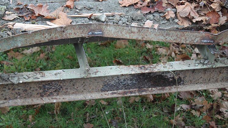 Rost und Gammel an den Trägern.  Foto: Mäuser