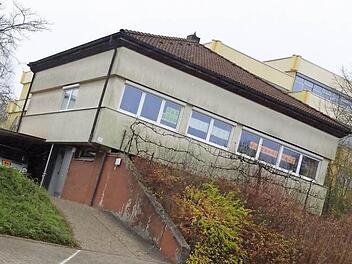 Von einer Schieflage kann nicht die Rede sein, auch steht der Jugendtreff nicht auf der Kippe. Und doch soll sich in nächster Zeit einiges ändern. Dazu sollen auch Ideen Eberner Meisterschüler beitragen, wie man das Gebäude attraktiver gestalten kann.  Foto: Johanna Eckert