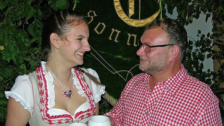 Volkskönigin Annika Pietsch und Volkskönig heiko Lech Foto: Klaus Oelzner