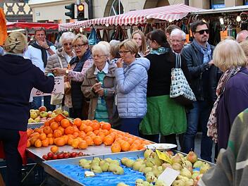 Frisches Obst war am Sonntag von den Marktbesuchern sehr gefragt.Matthias Einwag