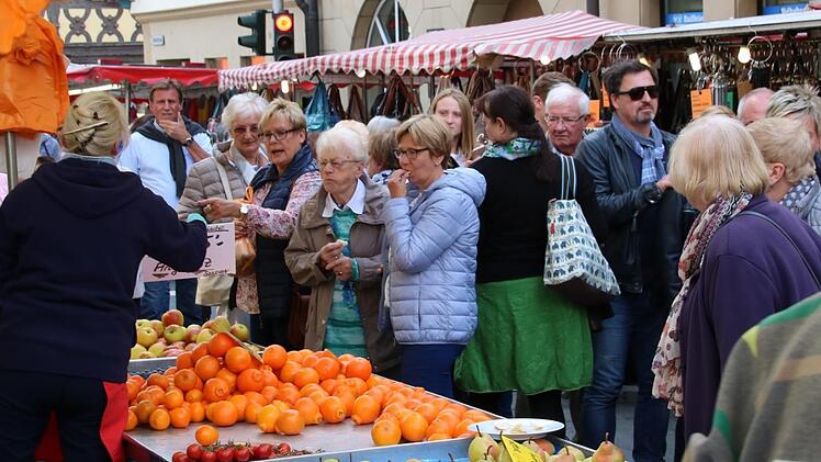 Frisches Obst war am Sonntag von den Marktbesuchern sehr gefragt.Matthias Einwag