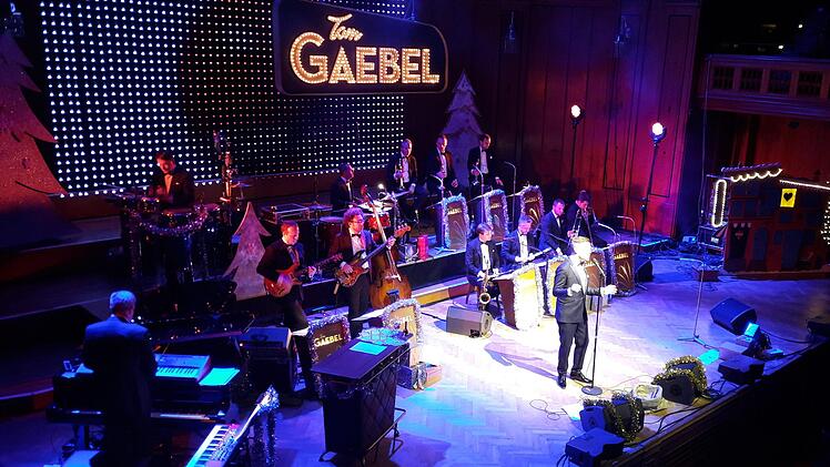 Tom Gaebel schlüpfte rein stimmlich in die Rolle von Frank Sinatra, Dean Martin und James Brown. Foto: Hartmut Hessel