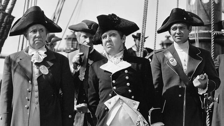 In "Meuterei auf der Bounty" spielt Clark Gable (rechts) einen Marineoffizier, der an Bord eines englischen Frachters gegen einen tyrannischen Kapit&auml;n (Charles Laughton) rebelliert.
