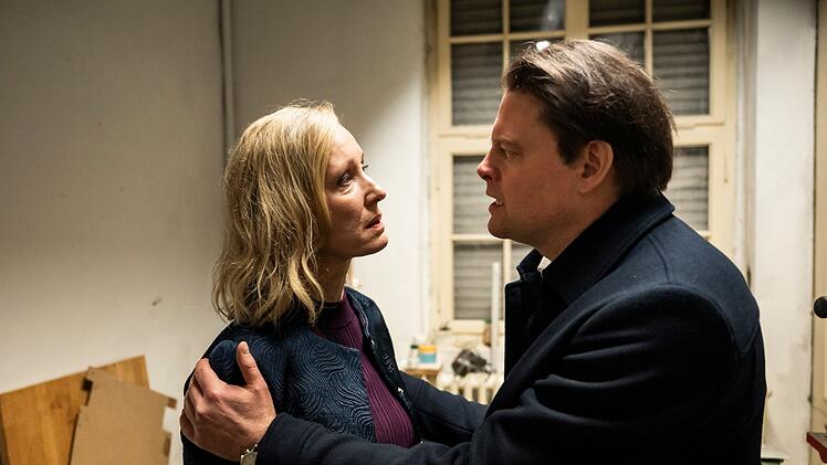 TV-Star Frank Anders (Max Giermann) produziert seine Erfolgsshow mit seiner Frau Caro (Silvina Buchbauer). Sie ist die Produzentin und Gesch&auml;ftsfrau im Hintergrund. M&uuml;ssen sich die beiden nach dem Mord an ihrem Kameramann Sorgen machen?