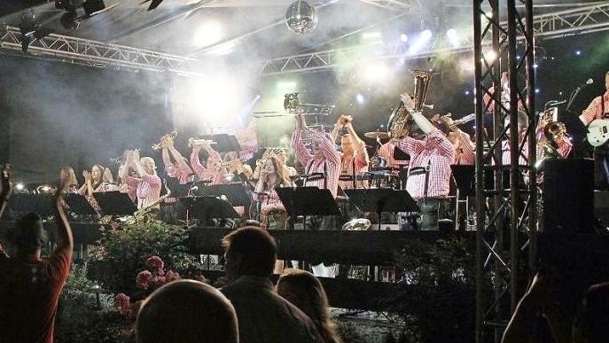 Stimmung auf dem Festplatz mit den Wickendorfer Musikanten im vergangenen Jahr Foto: Uwe Thoma