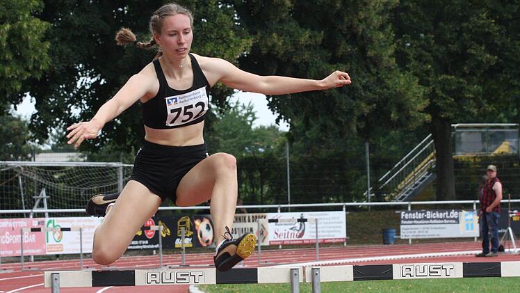 Elisa Eich vom TV/DJK Hammelburg unterbot über die 400 Meter Hürden die Qualifikationsnorm zur deutschen Meisterschaft.