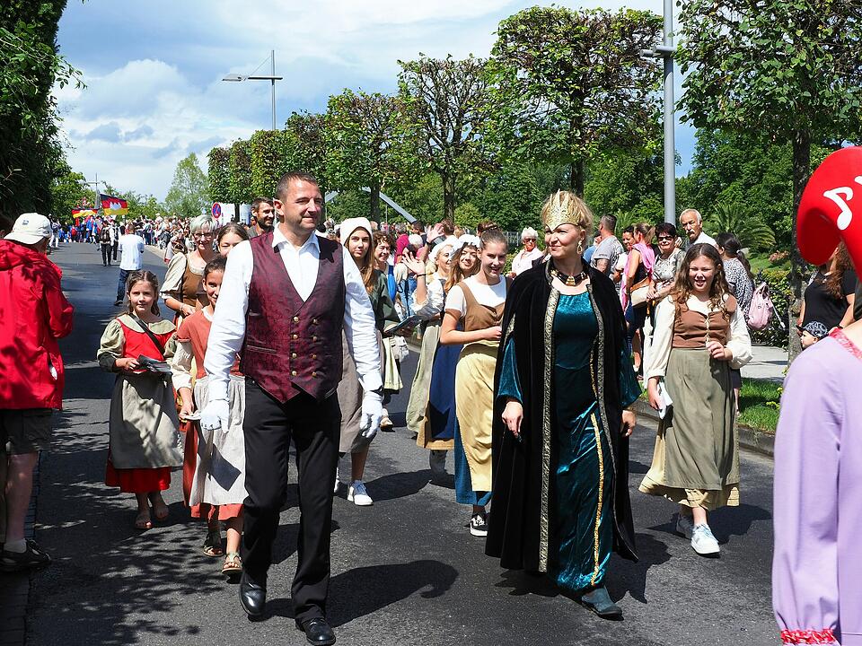 Großer historischer Festzug durch Bad Kissingen!