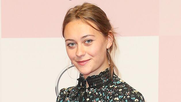 Im Interview spricht Schauspielerin Mercedes M&uuml;ller &uuml;ber Gleichberechtigung und die  Notwendigkeit, Gewalt und Diskriminierung queerer Menschen klar entgegenzutreten. "Da ist noch viel Luft nach oben", sagt sie.