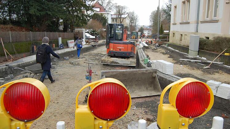 Die Arbeiten in der Seidmannsdorfer Straße schreiten nicht so zügig voran wie gehofft. Fotos: Oliver Schmidt