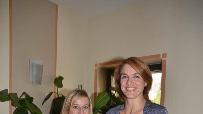 Voller Optimismus und Tatkraft: die beiden Sozialpädagoginnen, Nadine Förtsch (links) und Anna Schomacher. Foto: K.- H. Hofmann