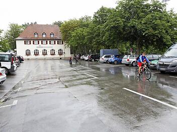 Zu klein für Kundgebung und Demonstrationen? Der von der Stadt vorgesehene Platz für die Protestaktionen gegen die Aufnahmeeinrichtung Oberfranken stößt bei den Machern des "antirassistischen Protestcamps" auf Ablehnung.  Foto: Matthias Hoch