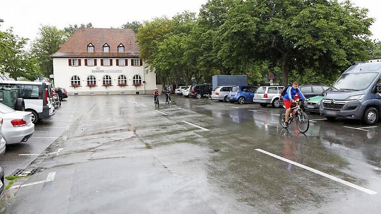 Zu klein für Kundgebung und Demonstrationen? Der von der Stadt vorgesehene Platz für die Protestaktionen gegen die Aufnahmeeinrichtung Oberfranken stößt bei den Machern des "antirassistischen Protestcamps" auf Ablehnung.  Foto: Matthias Hoch