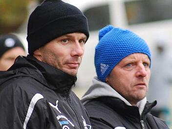 Auch nächste Runde auf der Kommandobrücke der Kitzinger Bayern: das Trainerduo Thorsten Götzelmann (links) und Wolfgang Schneider. Foto: Sterzbach
