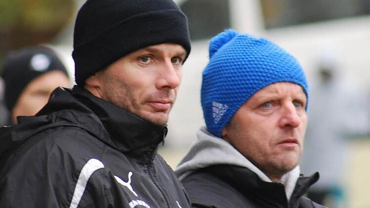 Auch nächste Runde auf der Kommandobrücke der Kitzinger Bayern: das Trainerduo Thorsten Götzelmann (links) und Wolfgang Schneider. Foto: Sterzbach