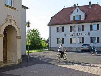 Der Schul- und Kirchhof in Rannungen soll neu gestaltet werden. Und auch die Investitionen in Wasser- und Abwasserversorgung schlagen 2018 zu Buche. Foto: Archiv/Björn Hein
