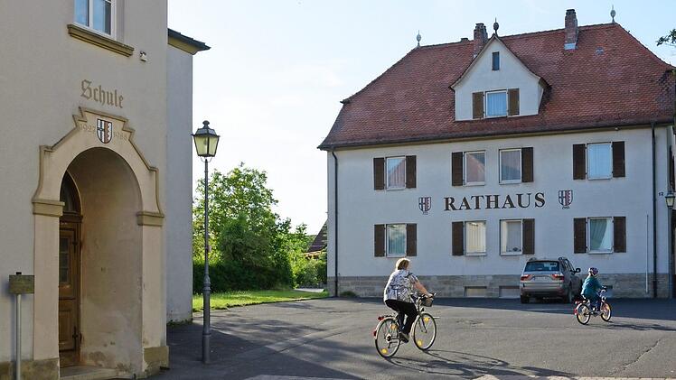Der Schul- und Kirchhof in Rannungen soll neu gestaltet werden. Und auch die Investitionen in Wasser- und Abwasserversorgung schlagen 2018 zu Buche. Foto: Archiv/Björn Hein