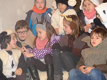 Voller Begeisterung sind die Kinder aus Frankenbrunn dabei. Fotos: Gerd Schaar.