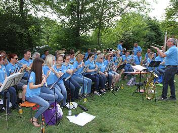 Der Spielmannszug von Jahn Forchheim beim  Kellerkonzert auf dem  Roppelts-Keller in StiebarlimbachMathias Erlwein