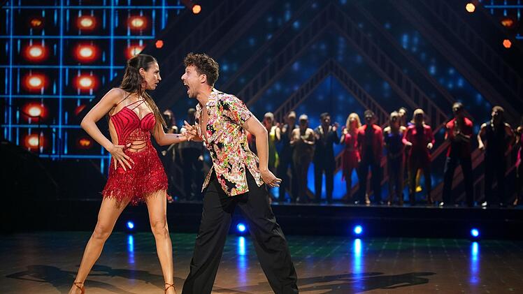 Den größten Unterhaltungsfaktor hat beim Battle ein (gespielt) torkelnder Valentin Lusin, der eine (gespielt) genervte Ekaterina Leonova herumwirbelt.