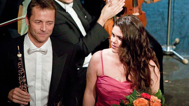 Bestens harmonierendes Solisten-Duo: Melanie Alban und Bernhard Forster beim Applaus.