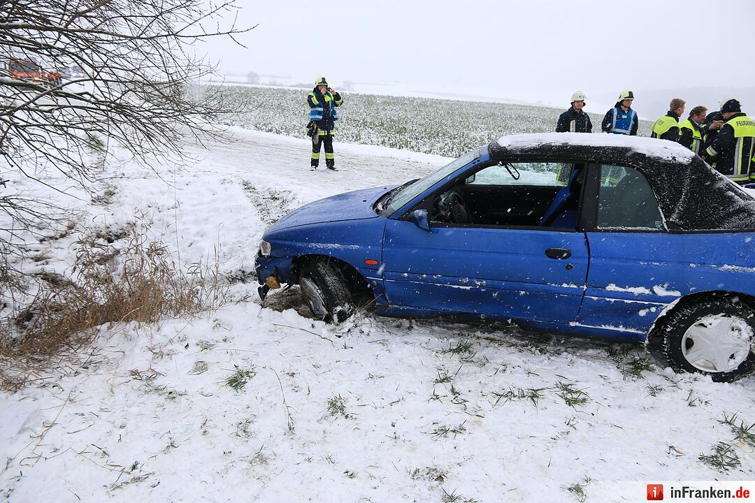 Auto ruscht bei Amlingstadt in den Graben
