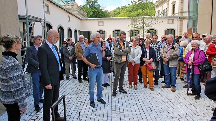 Das Interesse an der Führung war groß. Links Oberbürgermeister Kay Blankenburg.
