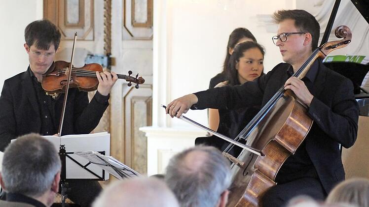 Einer dieser Momente, in denen Dramatik aus den Saiten sprang: Korbinian Altenberger, Ulrich Witteler und Hisako Kawamura (verdeckt) schufen dichte Atmosphäre. Foto: Markus Häggberg