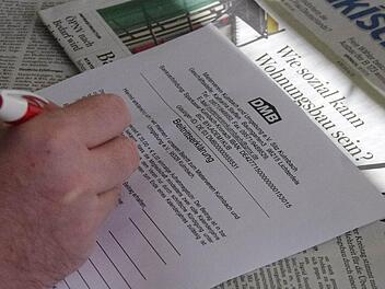 Nach den vielen Schlagzeilen um ihre Wohnungen stand für zahlreiche Mieter schon am Mittwochabend fest, dass sie einem Mieterverein beitreten wollen. Foto: Marco Meißner