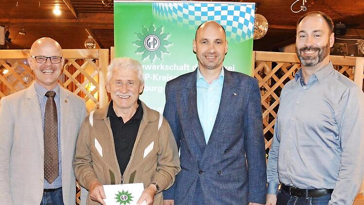 Ehrungen bei der Gewerkschaft der Polizei (von links): Gerhard Knorr, Kurt Schulz, Stefan Heinrichs, Holger Bornkessel  Foto: privat