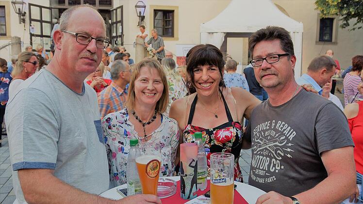 Das Publikum genoss die Auftaktveranstaltung der Open-Air-Konzertreihe des Kulturamts Haßfurt live. Foto: Ulrike Langer