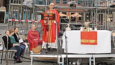 Beim Gottesdienst im Vorfeld des Feuerwerks wurde an an die Selbstüberschätzung des Menschen erinnert.
