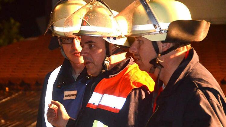 Zum Brand eines Gartenhäuschens in Bad Kissingen ist die Feuerwehr in der Nacht zum Donnerstag ausgerückt. Foto: Peter Rauch