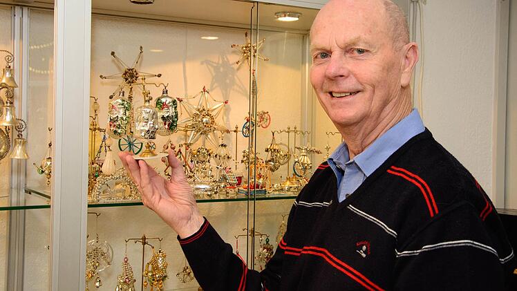 Helmut Weiß vor seinen Exponaten in Schwandorf. Fotos: Björn Hein