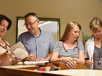In der Gemeinschaftspraxis Dr. Maro Ritter in Wüstenahorn praktizieren drei Ärztinnen, die an einer besonderen Ausbildung teilgenommen haben. Von links: Gudrun Löffler, Dr. Maro Ritter, Marielena Höfer und Dr. Pamela Perona. Foto: Gabi Arnold