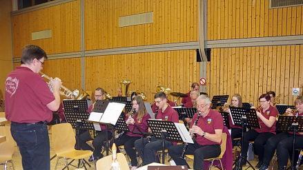 Der Musikverein Steinberg stimmte auf den Pfarrfamilienabend ein. Foto: Heike Schülein