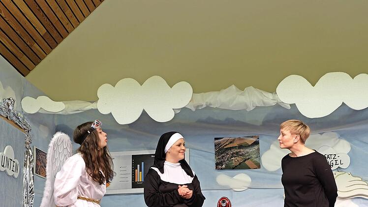 Himmlisch geht es bei den Aufführungen der Theatergruppe Thundorf zu.