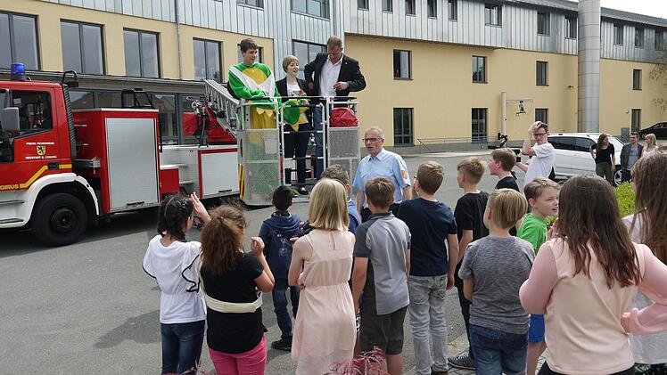 "Löschi" erobert das Neustadter Arnold-Gymnasium. Foto: Berthold Köhler