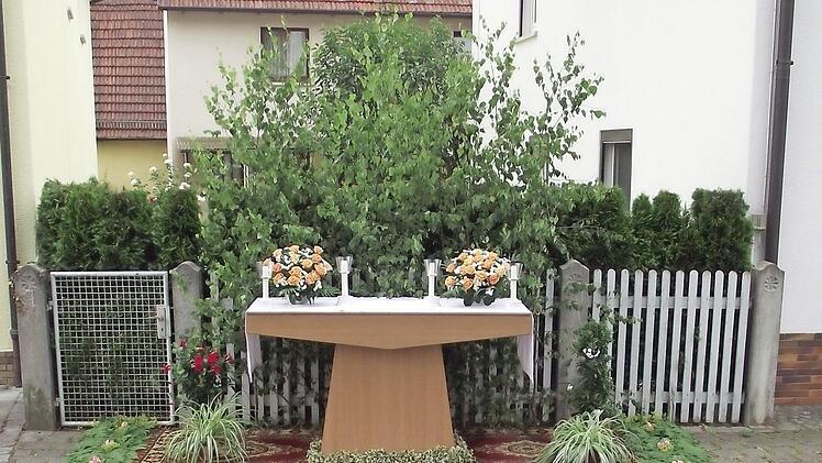 So sah der geschmückte Altar in der Lindenstraße im vergangenen Jahr aus.  Foto: Dieter Wolf